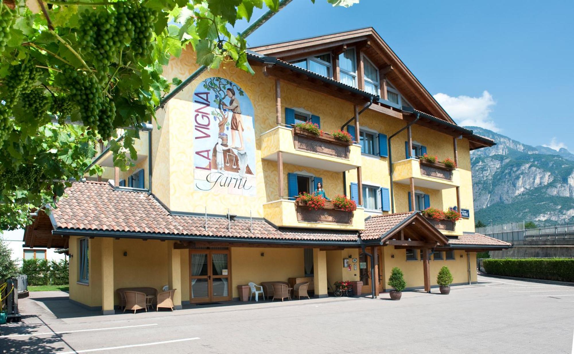 Hotel Garni La Vigna - Adult Friendly San Michele allʼAdige エクステリア 写真