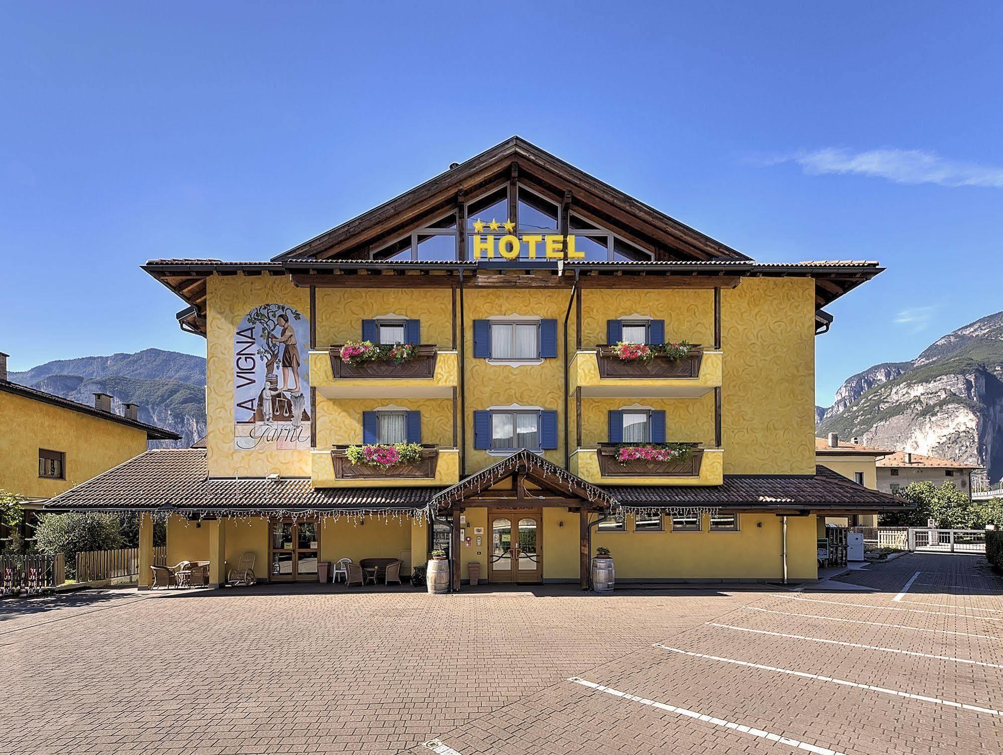 Hotel Garni La Vigna - Adult Friendly San Michele allʼAdige エクステリア 写真